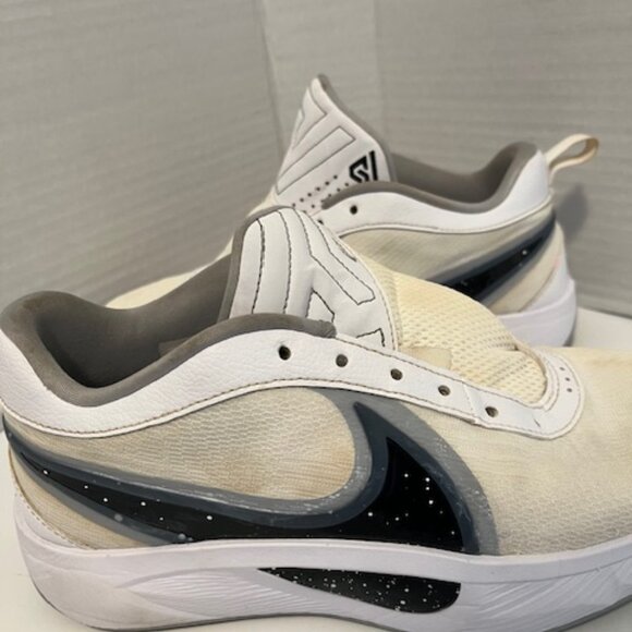 Nike Freak Charles Veronica basketball sneakers. - Picture 2 of 5